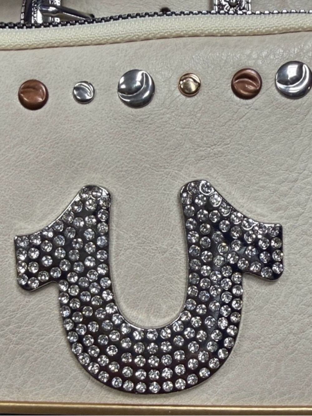 NWT True Religion Rhinestone Horseshoe Logo Studded Belt Bag Gift Set – Cream - Picture 3 of 3